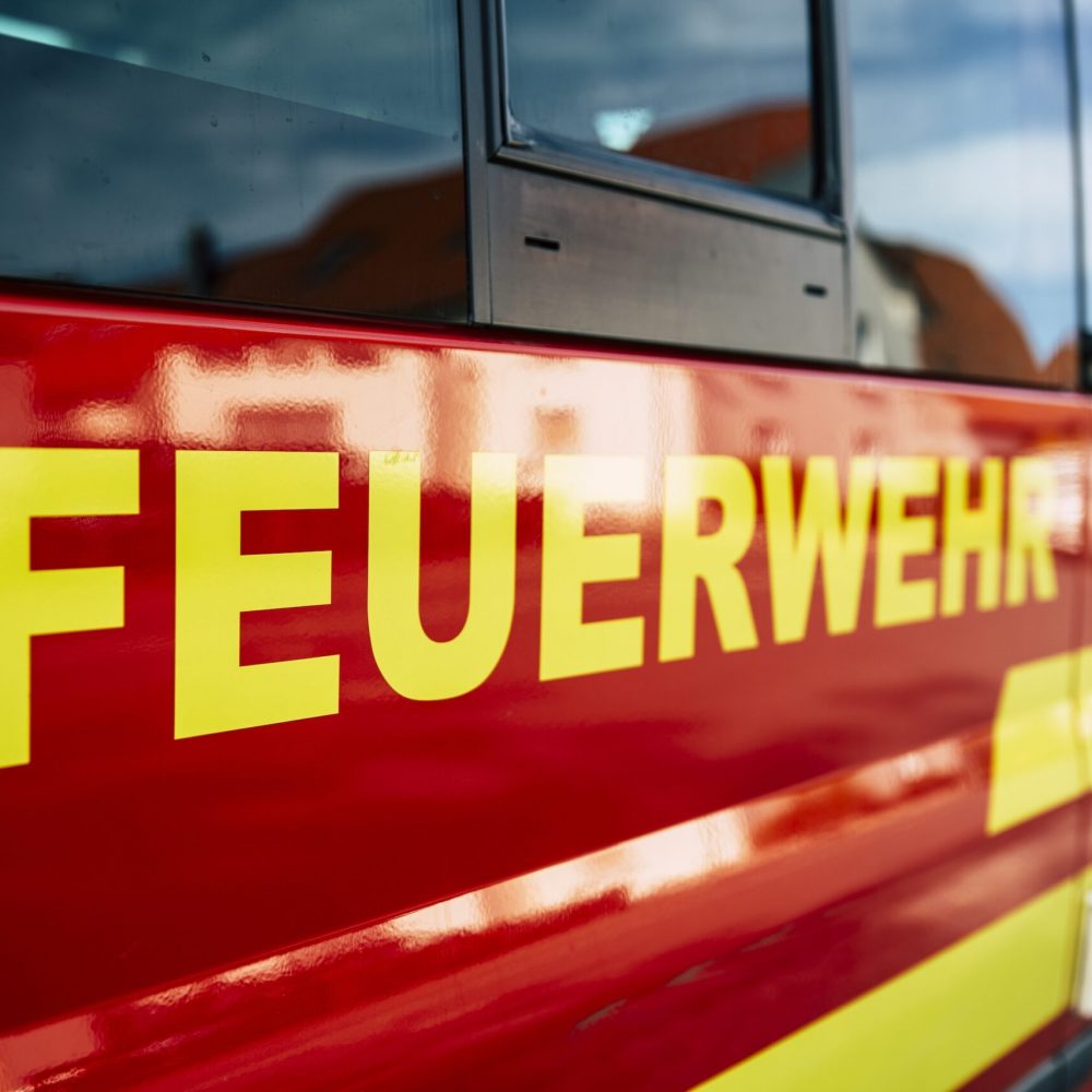 Feuerwehrauto mit Schriftzug